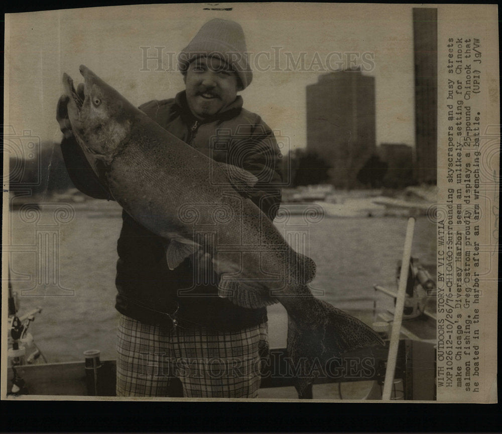 1976 Press Photo Greg Ostrom with 25-pound Chinook fish - Historic Images