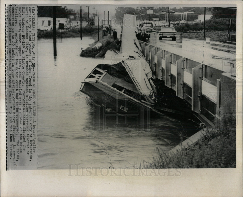 1965 Press Photo Kansas City Missouri Floods Damage  - Historic Images