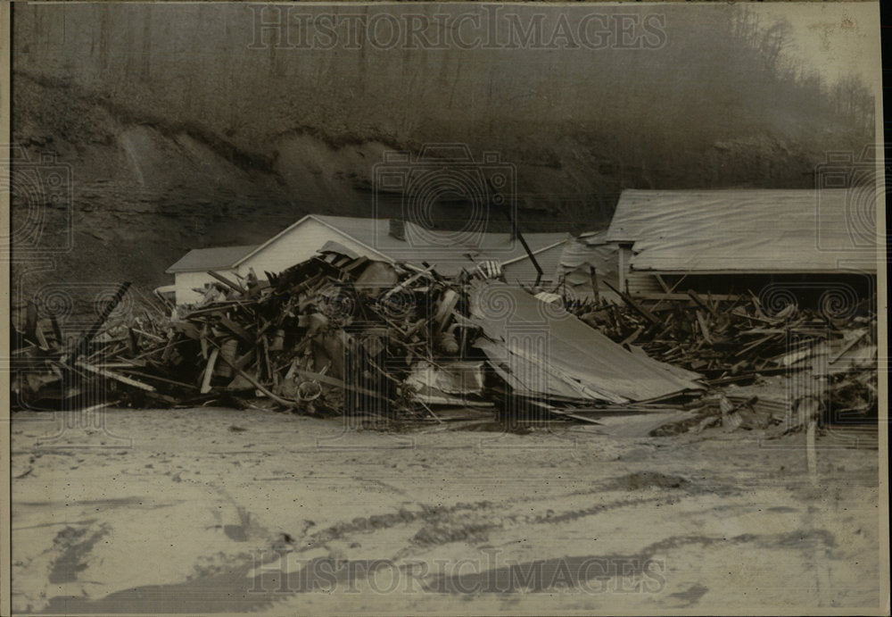1972 Press Photo Logan Mingo VirginiaShaded Floods West - Historic Images