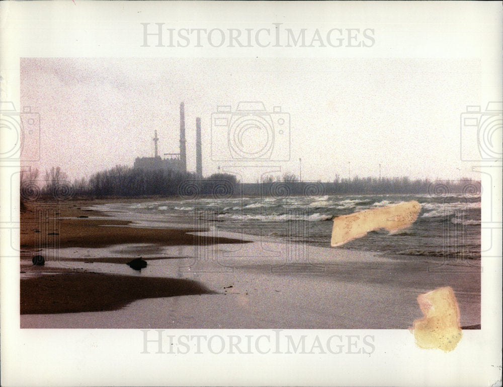 1997 Press Photo Lake Michigan Waves Roll Ashore - Historic Images