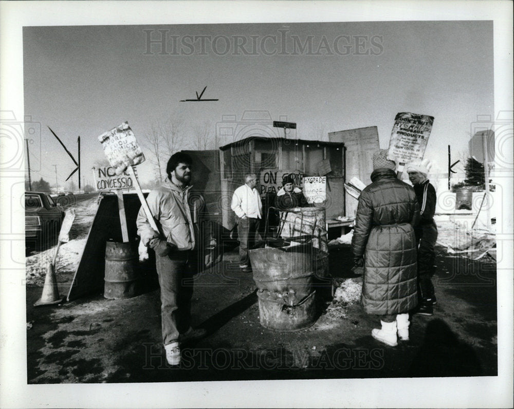 1986 Press Photo Roger Faron Betty McDonald Plymouth - Historic Images