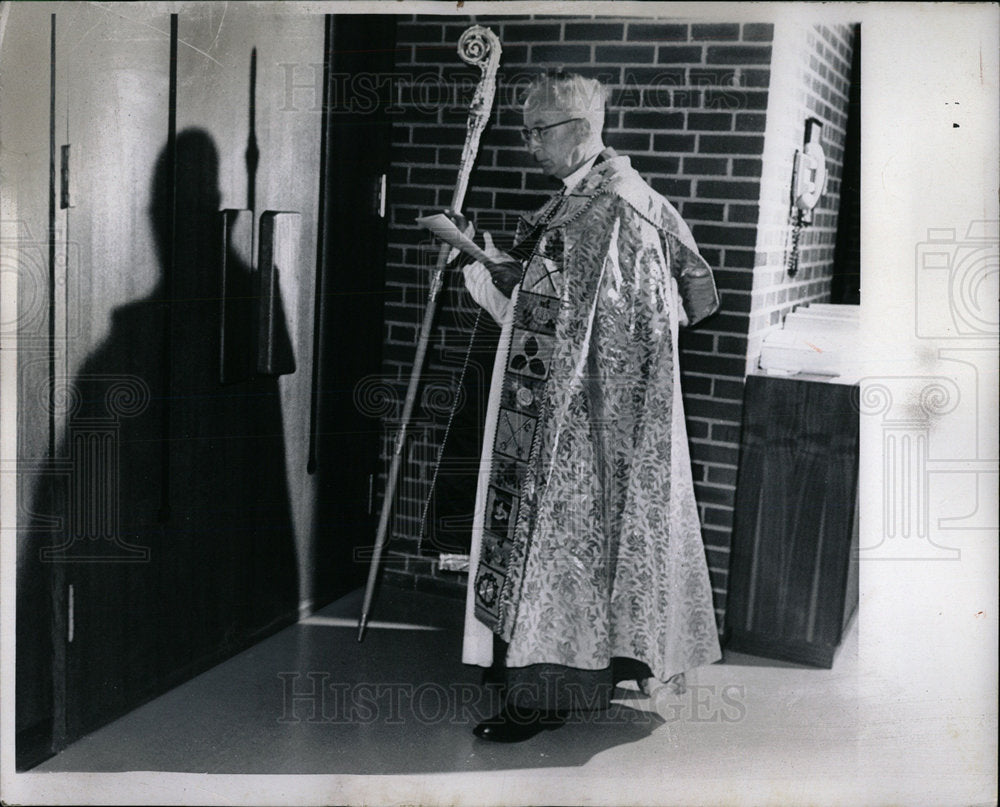1967 Press Photo Bishop Richard S. Emrich - Historic Images