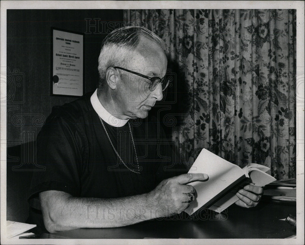 1967 Press Photo Richard S Emerich Bishop Chicago Mich - Historic Images