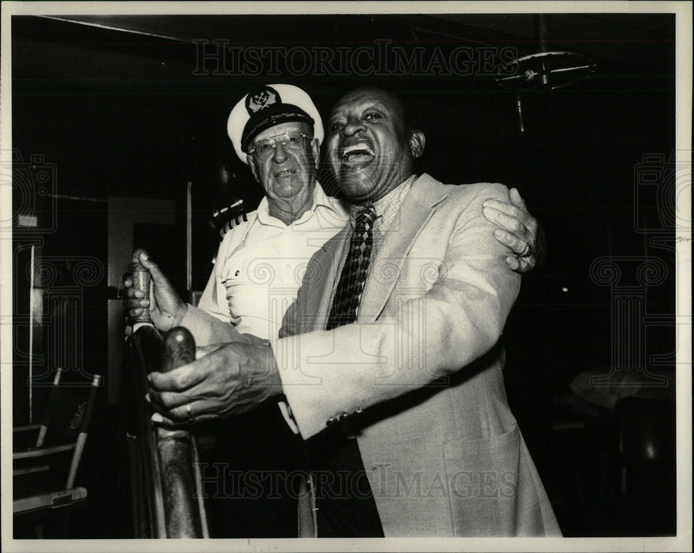 1980 Press Photo Lionel Hampton Bob la Boat Columbia  - Historic Images