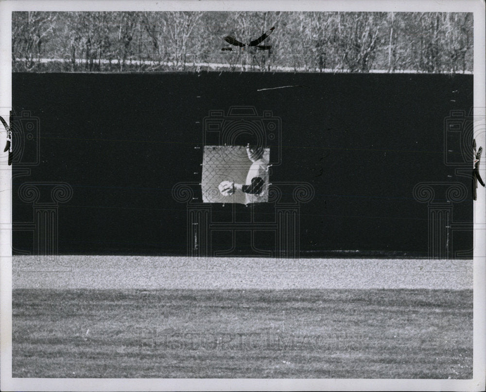 1971 Press Photo Baltimore hole wall Martin stadium gam - Historic Images