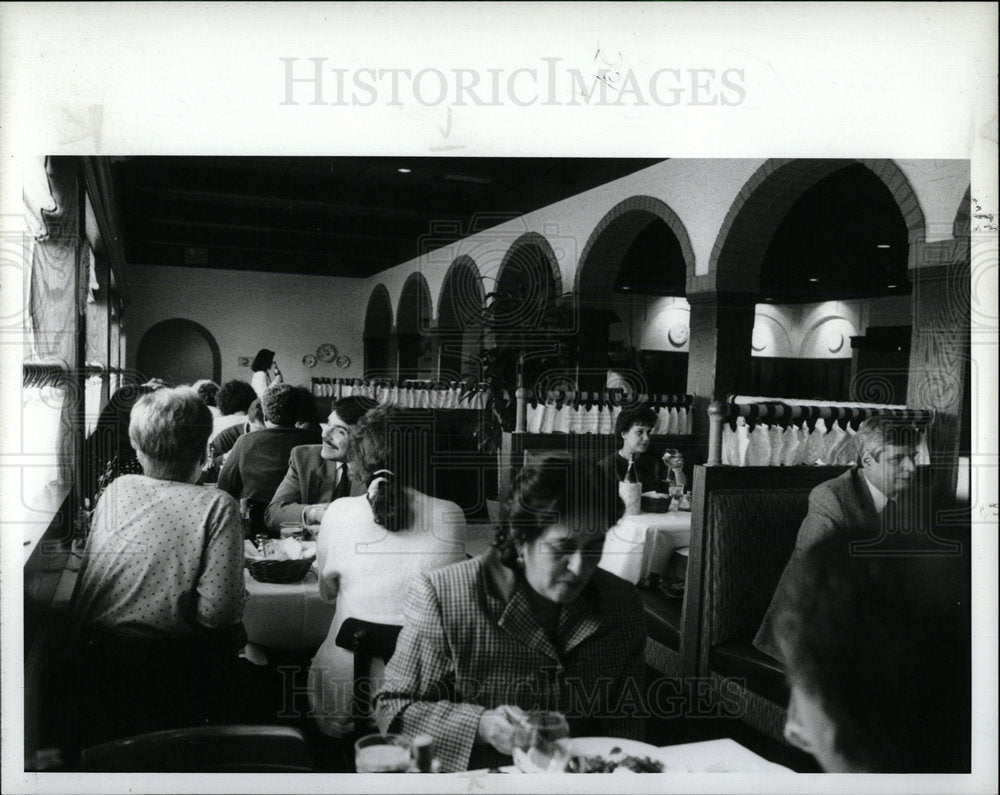 1991 Press Photo RIKS restaurant Bloomfield Michigan  - Historic Images