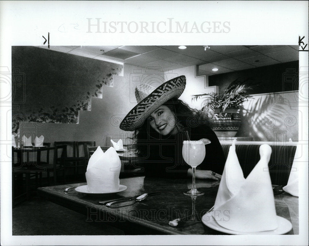 1991 Press Photo Manuel Chaves Girl Dreisbach Hostess - Historic Images
