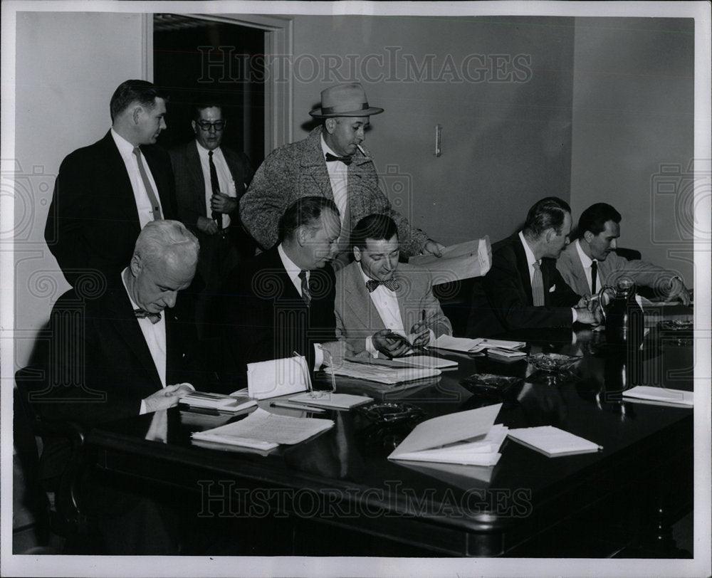 1956 Press Photo newspapers Detroit Union Negotiators - Historic Images