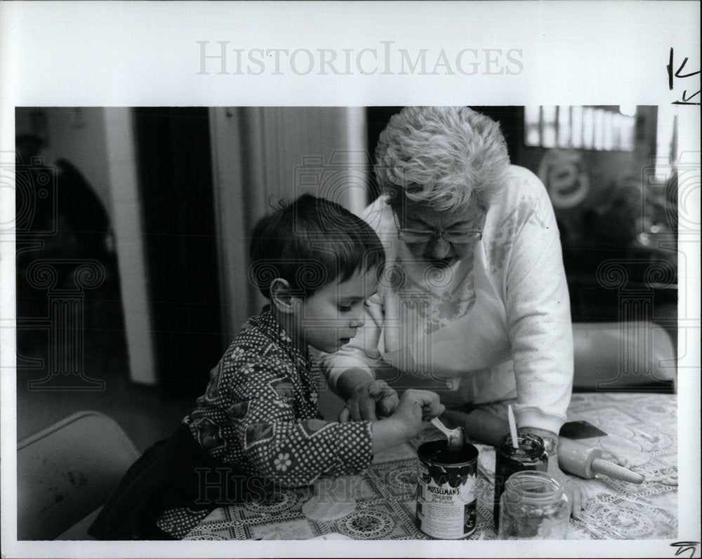 1992 Press Photo Arkadi patsalov Libby konikow Purim  - Historic Images