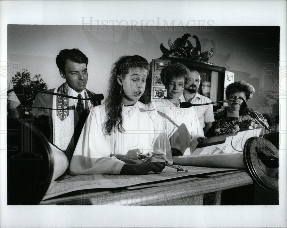1990 Press Photo Bar and Bat Mitzvah Jewish Festival  - Historic Images