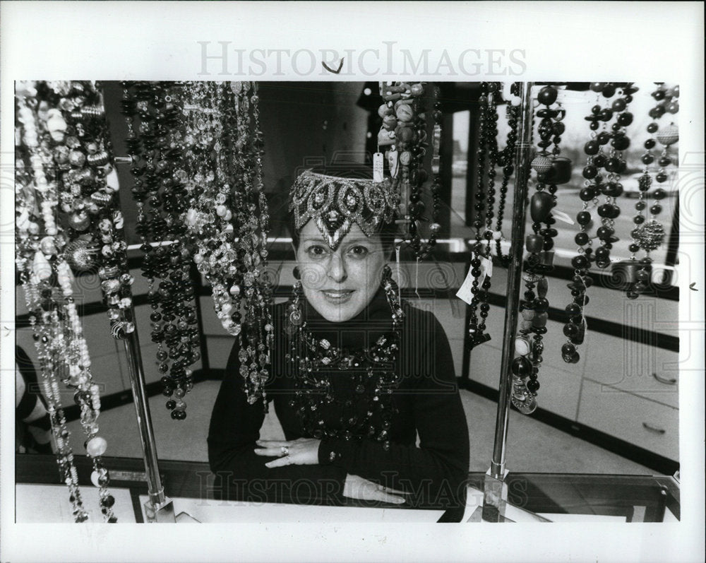 1988 Press Photo Items Christmas Somerset Mall Sherman - Historic Images