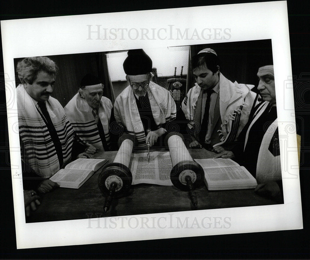 1982 Press Photo Wilbert Blake Ernest Schwartz Robbi  - Historic Images