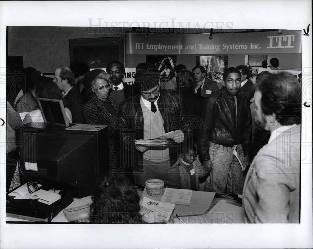 1988 Press Photo Michigan job retraining Worker Talk - Historic Images