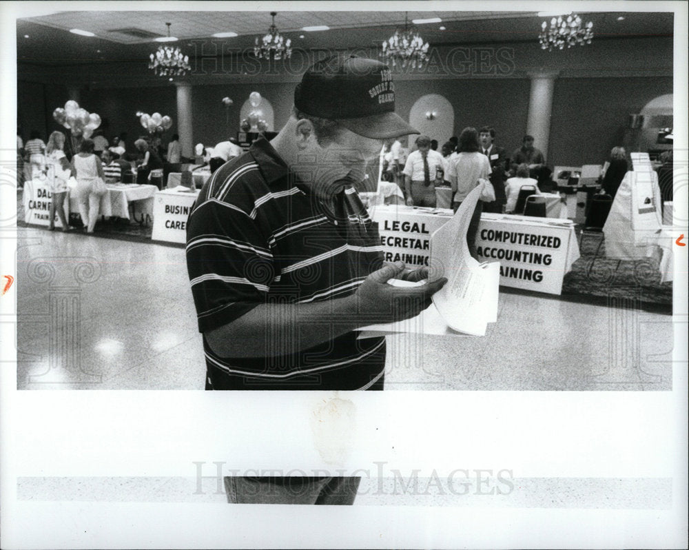 1988 Press Photo Jobs Fair George Prayner - Historic Images