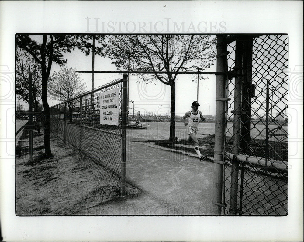 1984 Press Photo Exercise Jogging Dearborn Playgrounds - Historic Images