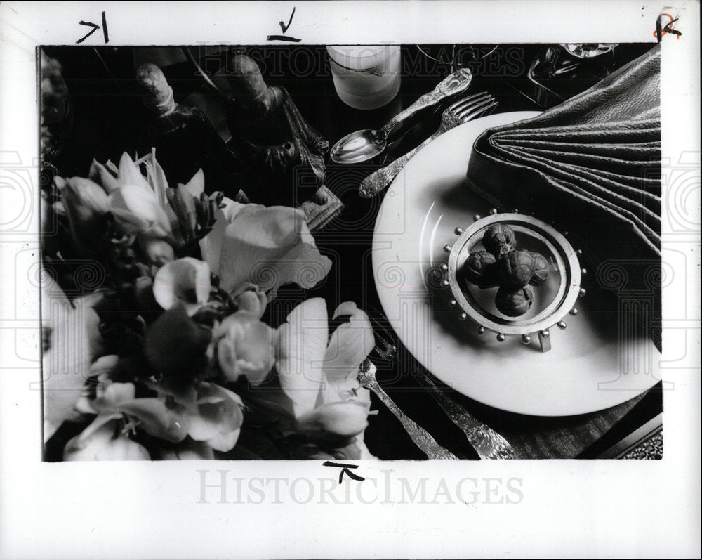 1991 Press Photo Brian Killian Tiffany Silver Lalique  - Historic Images
