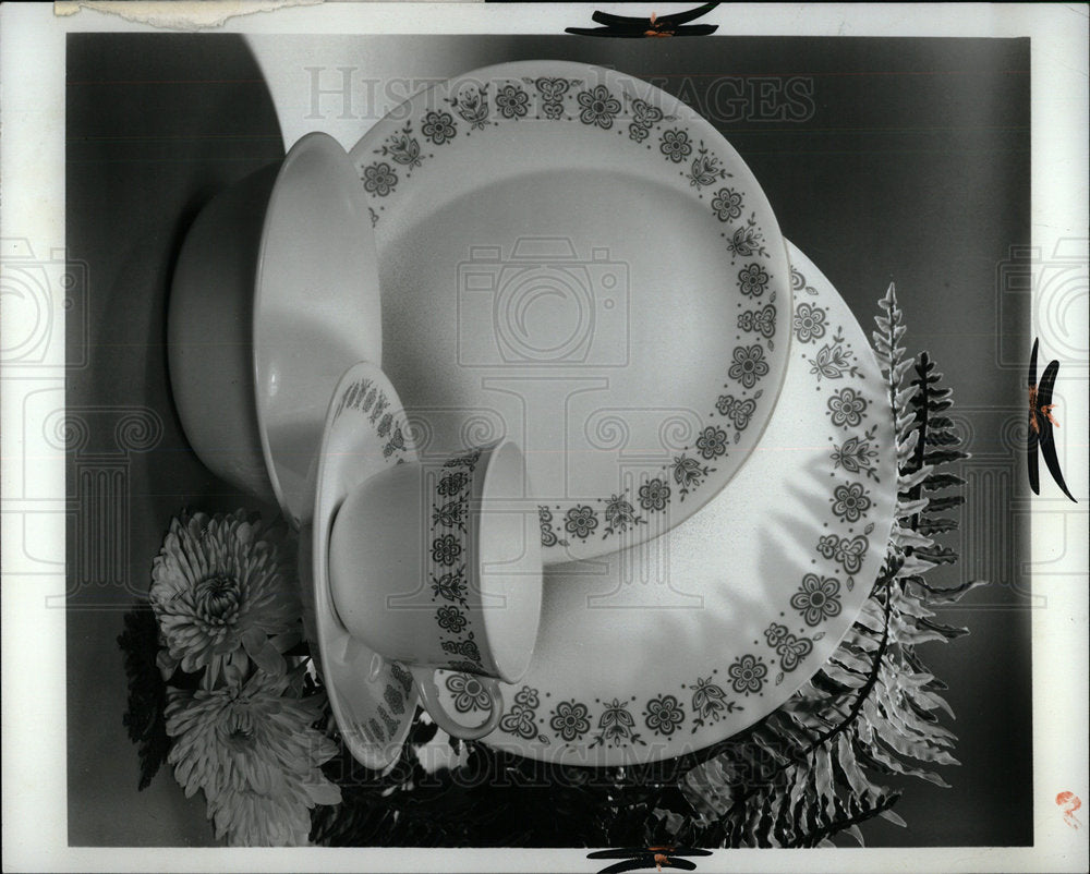 1971 Press Photo Set of Dishes  - Historic Images