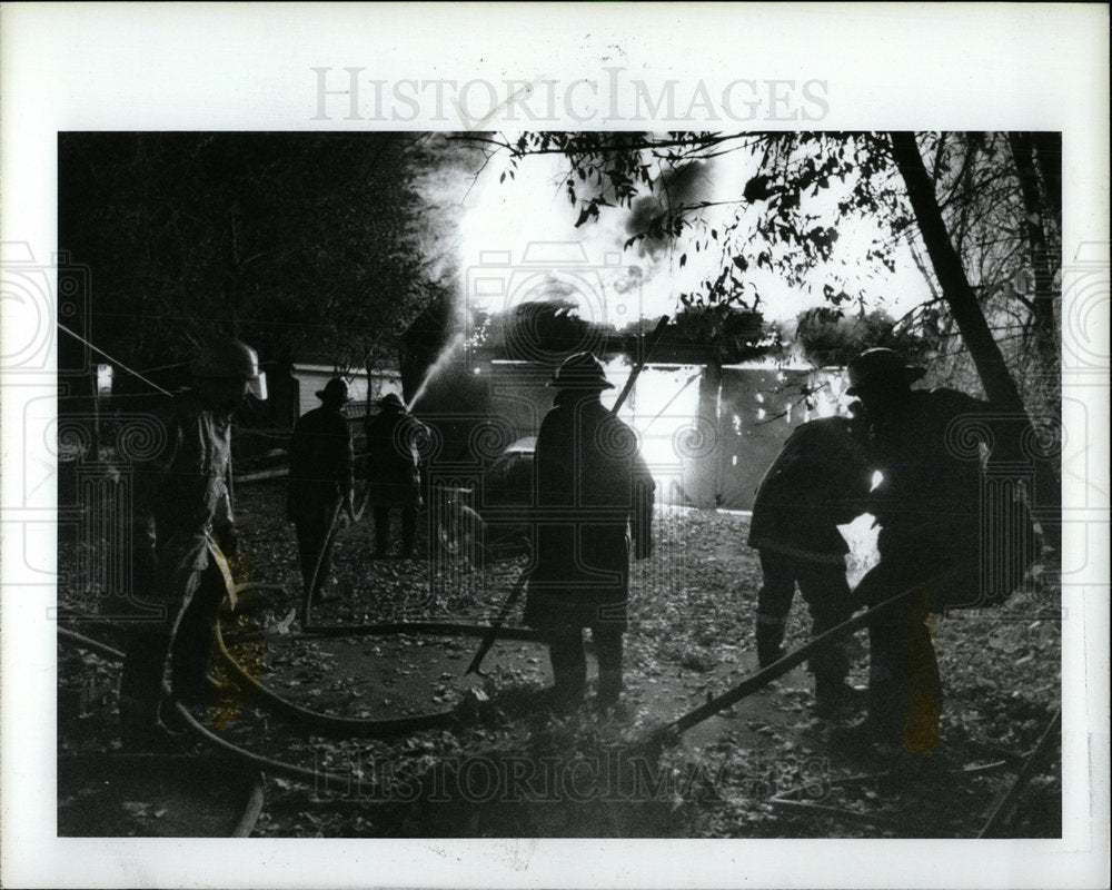 1986 Press Photo Eastside Fire Halloween Glenfield - Historic Images