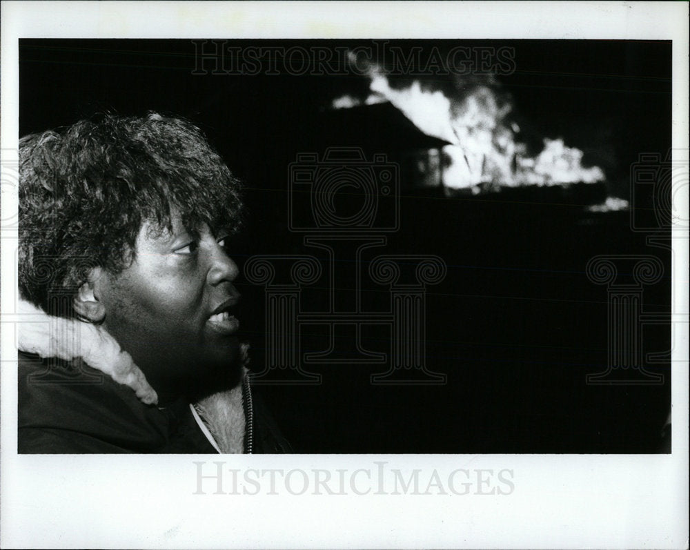 1989 Press Photo Halloween Devils Night Detroit Fires  - Historic Images