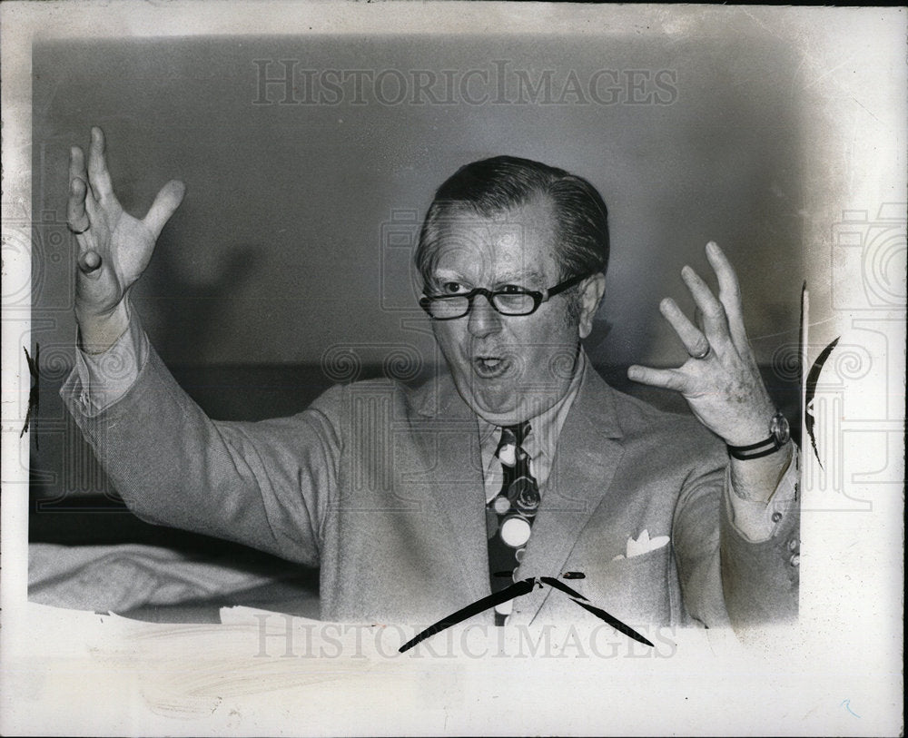 1975 Press Photo Malcolm Johnson Politician American - Historic Images