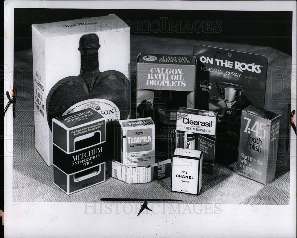 1974 Press Photo Different kinds of packaging. - Historic Images