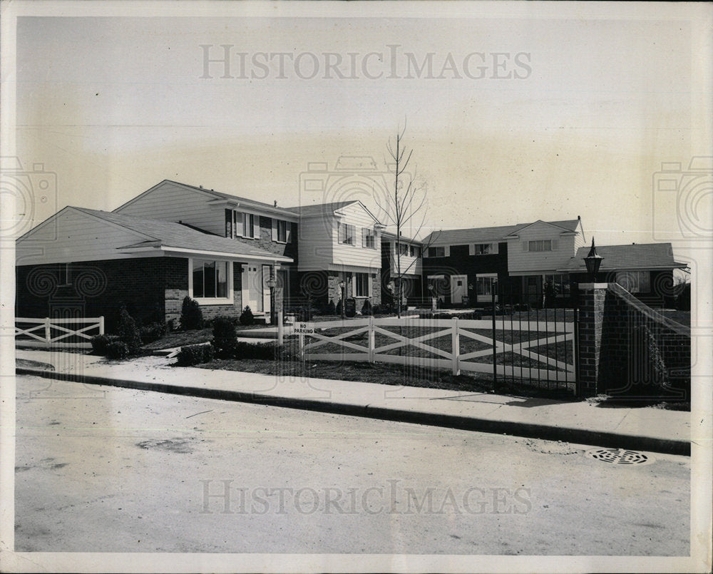 1965 Press Photo London Towne Homes Cottage Grove - Historic Images