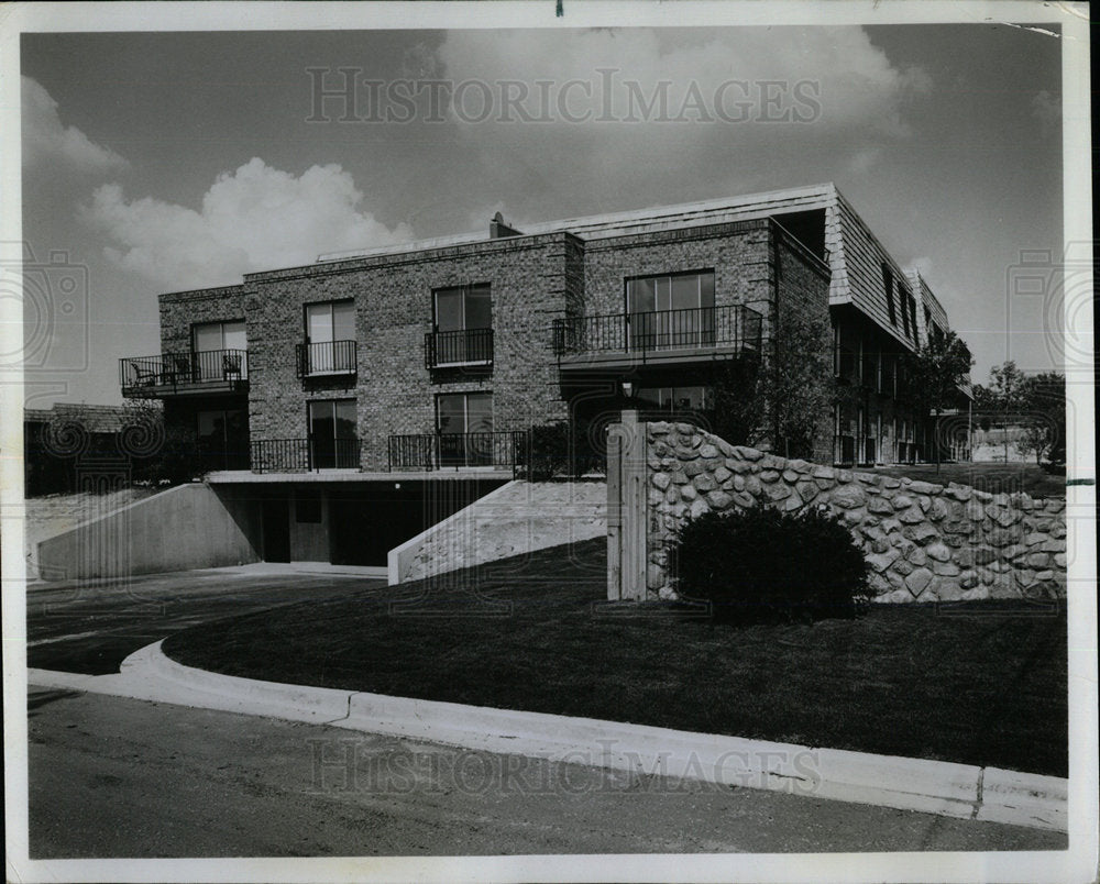 1973 Press Photo Normandy Hills townhouse. - Historic Images