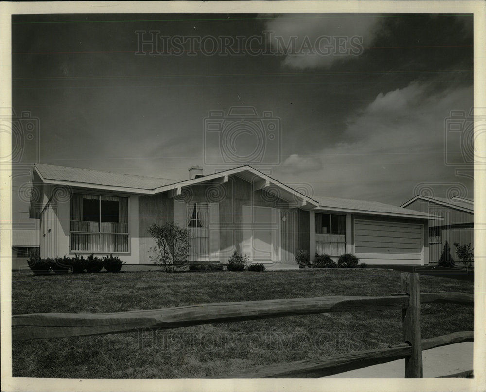1963 Press Photo Mechanical Core prefabricated houses. - Historic Images
