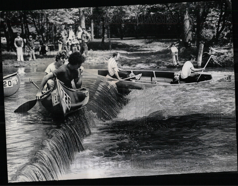 1973 Press Photo Ryerson dam canoe teeter - Historic Images