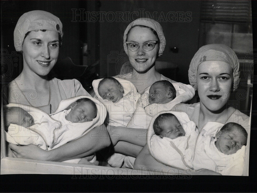 1961 Press Photo Three Twins Swedish Covenant Hospital - Historic Images