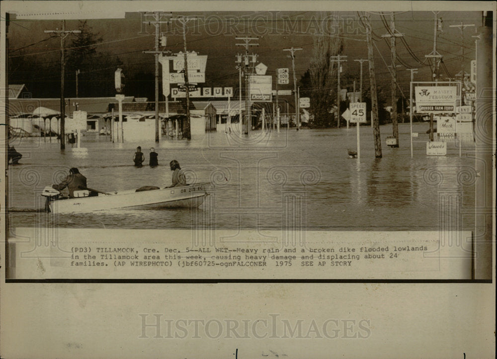 1975 Press Photo Heavy Rain &amp; Floods in Tillamook area. - Historic Images
