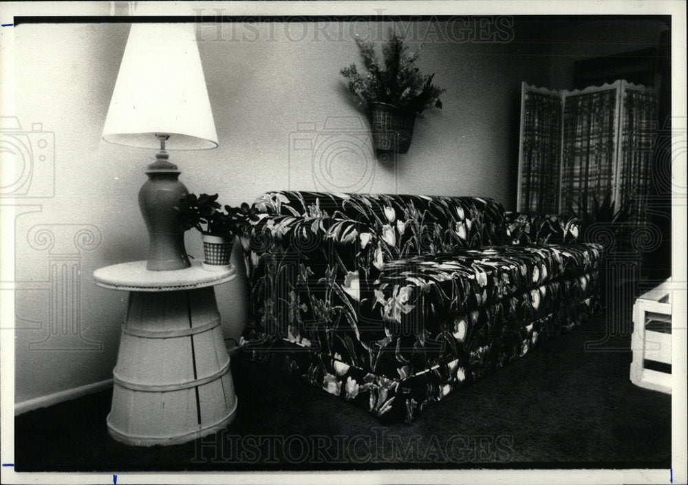 1979 Press Photo Fabric Sofa Wooden Basket Furniture - Historic Images