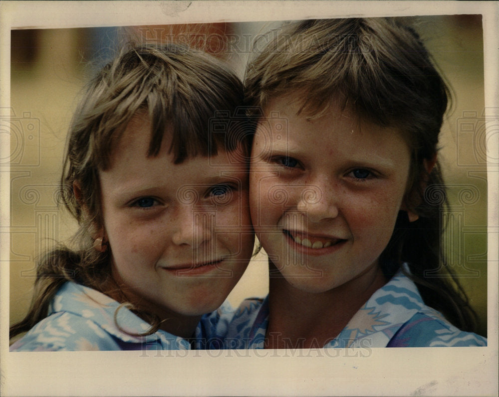 1989 Press Photo Twins Angela Jennifer Helmann Madison - Historic Images