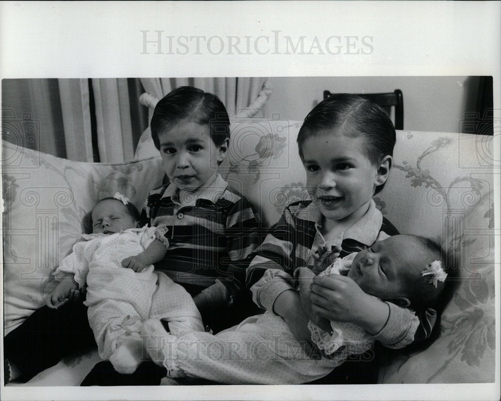 1989 Press Photo 2 sets of identical twin siblings - Historic Images