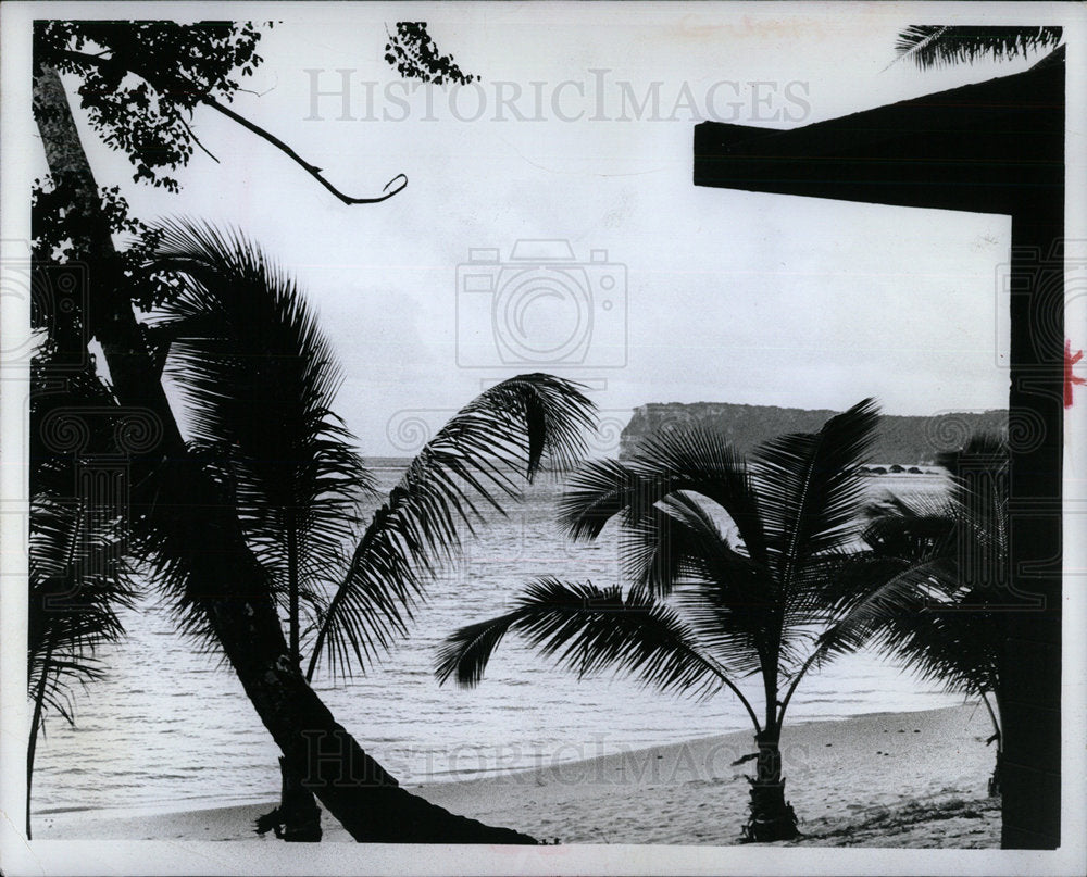 1979 Press Photo Guam&#39;s Sandy Beach Draws Tourists. - Historic Images