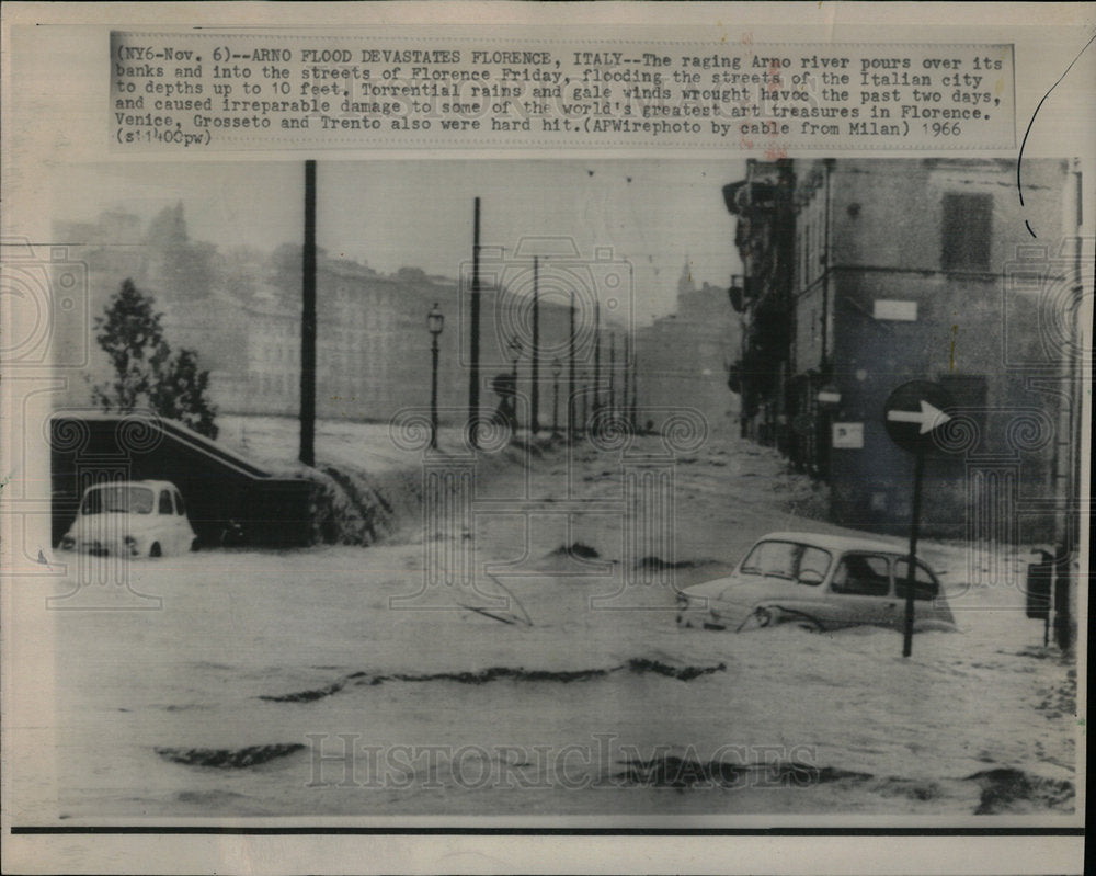 1966 Press Photo Arno River Flooding Streets - Historic Images
