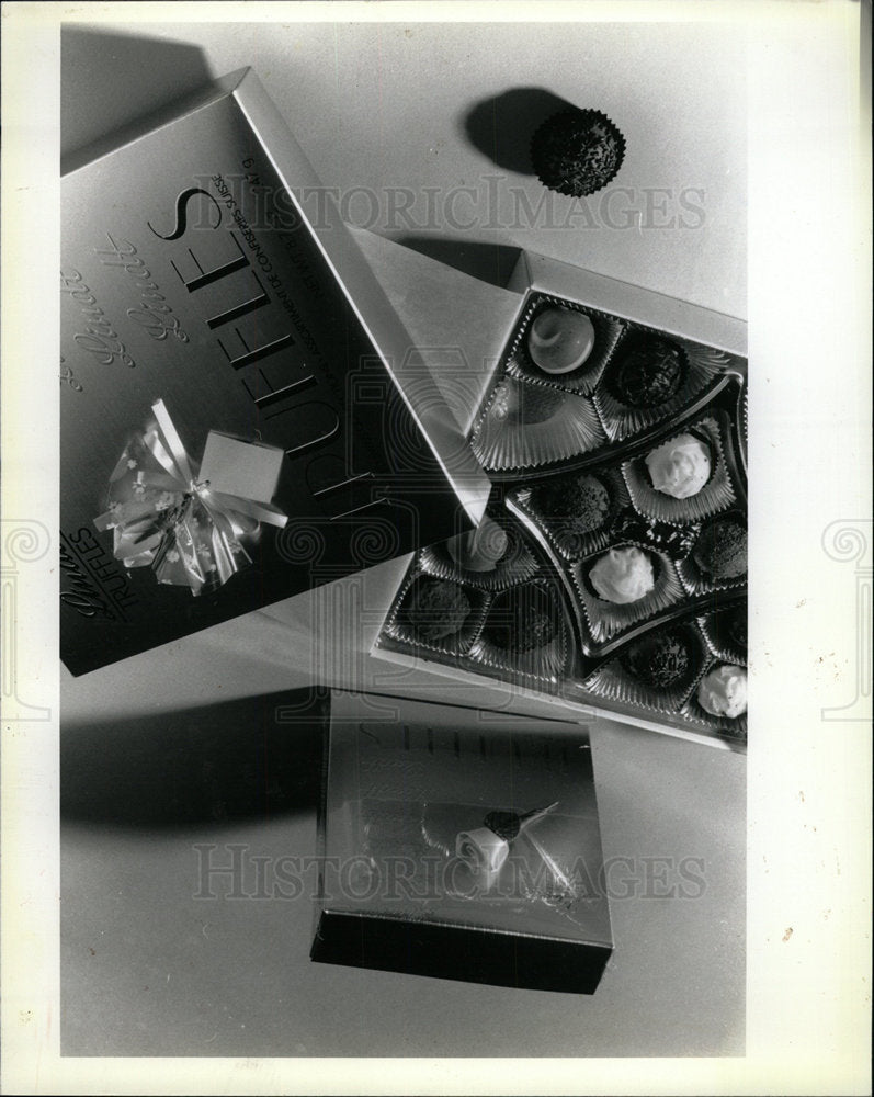 1991 Press Photo Swiss chocolate truffles candy gift  - Historic Images