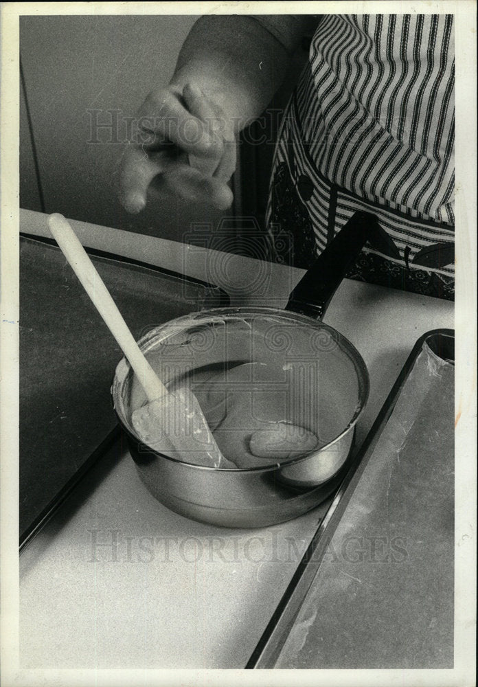 1979 Press Photo Anita Prichard Candy Maker - Historic Images