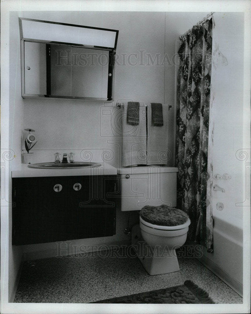 1968 Press Photo Bathroom Town Villa Home Interior - Historic Images