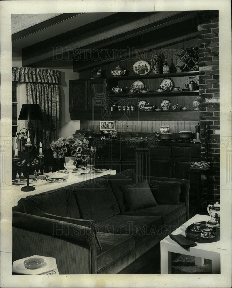 1967 Press Photo Englander bed room sofa corduroy home - Historic Images