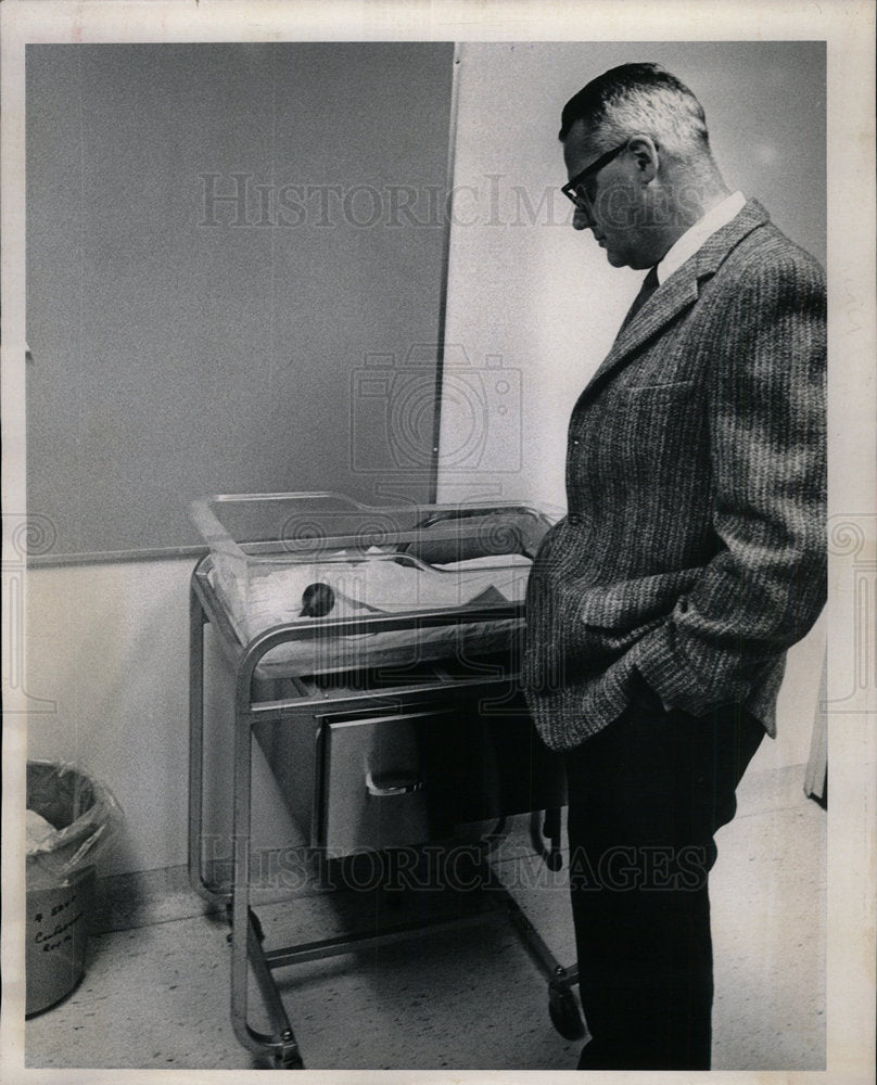 1966 Press Photo Dr. George S. Tyner Dean Medicine - Historic Images