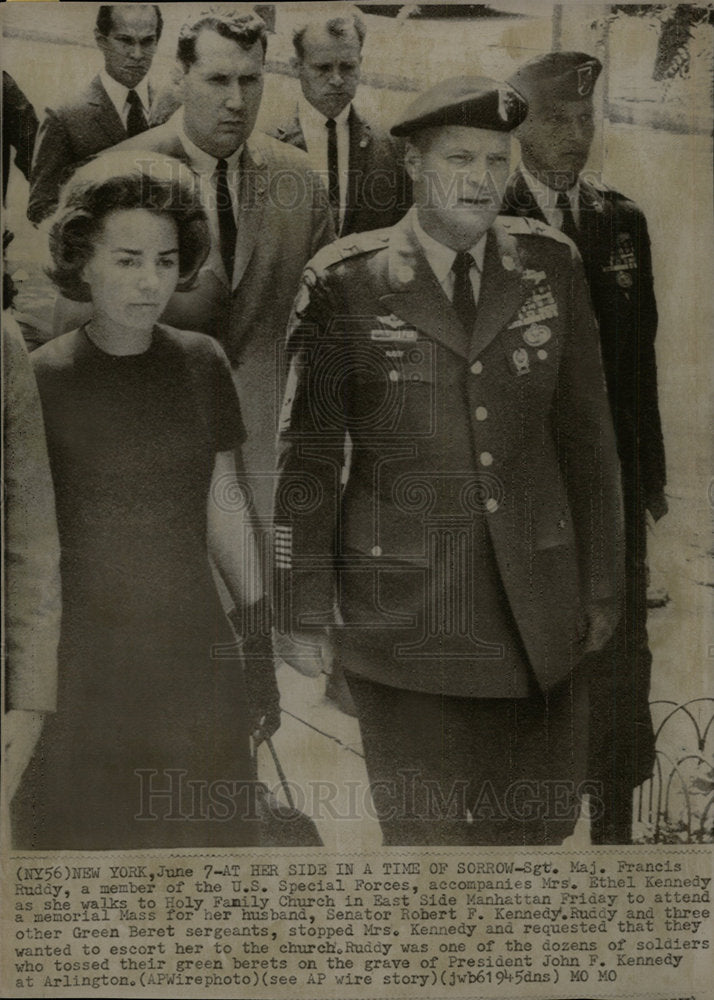 1945 Press Photo Sgt Francis Ruddy Mrs Ethel Kennedy  - Historic Images