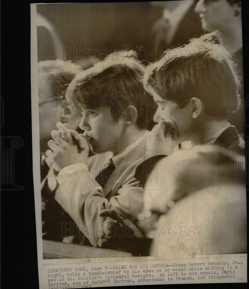 1968 Press Photo Robert Kennedy Jr. in a pew in St. Pat - Historic Images