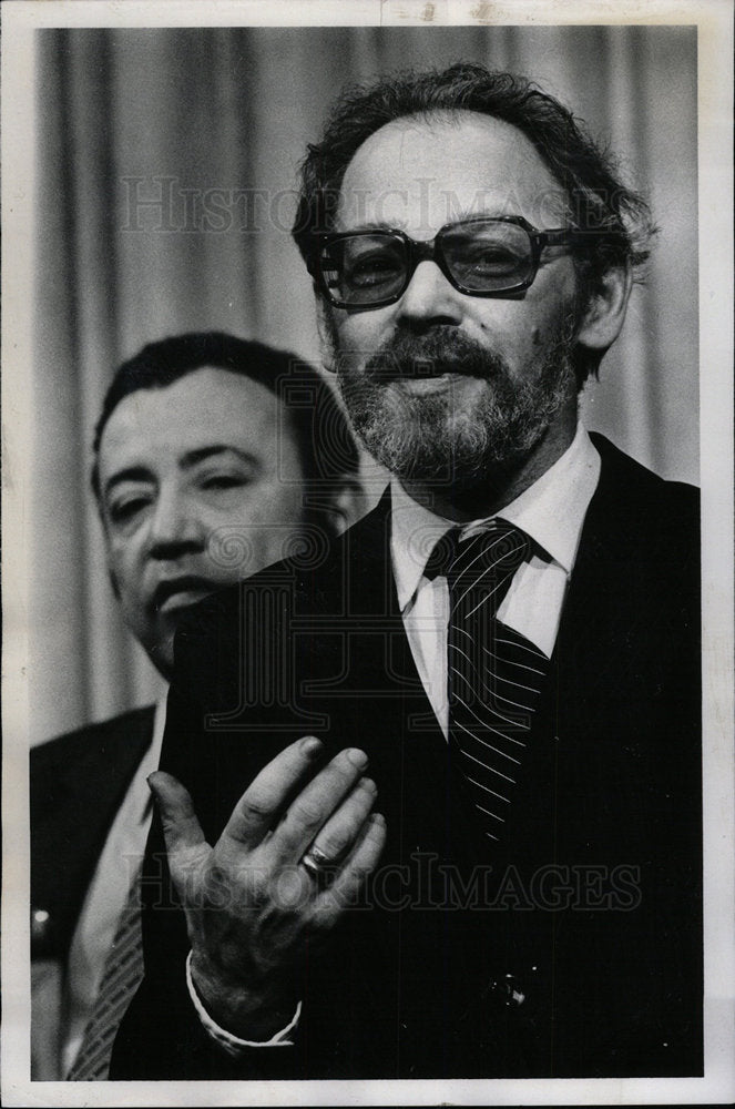 1980 Press Photo Dissident Ginzburg Speaking News Conf - Historic Images