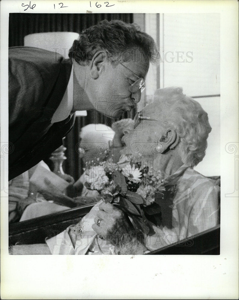 1988 Press Photo CORA HUNTER 105TH BIRTHDAY - Historic Images