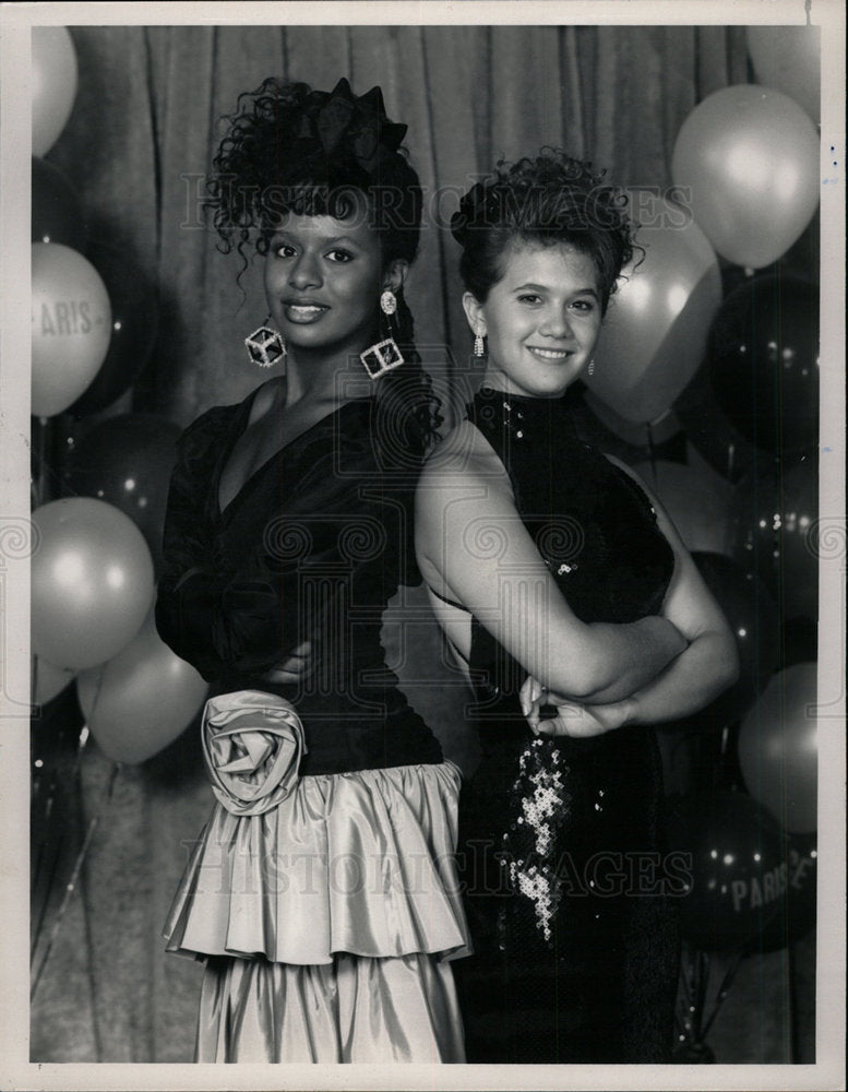 1988 Press Photo Senior Prom Gold Tempestt Bledsoe - Historic Images