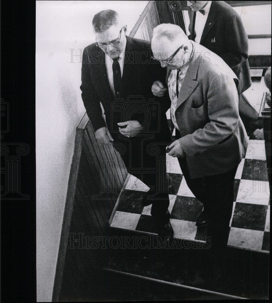 1961 Press Photo Joe DeMersseman Leave Courtroom  - Historic Images