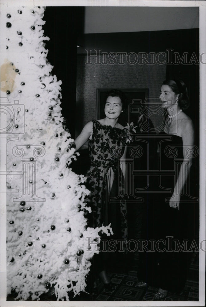 1956 Mrs. Edith Malo Easton Mrs. J. Kenneth - Historic Images