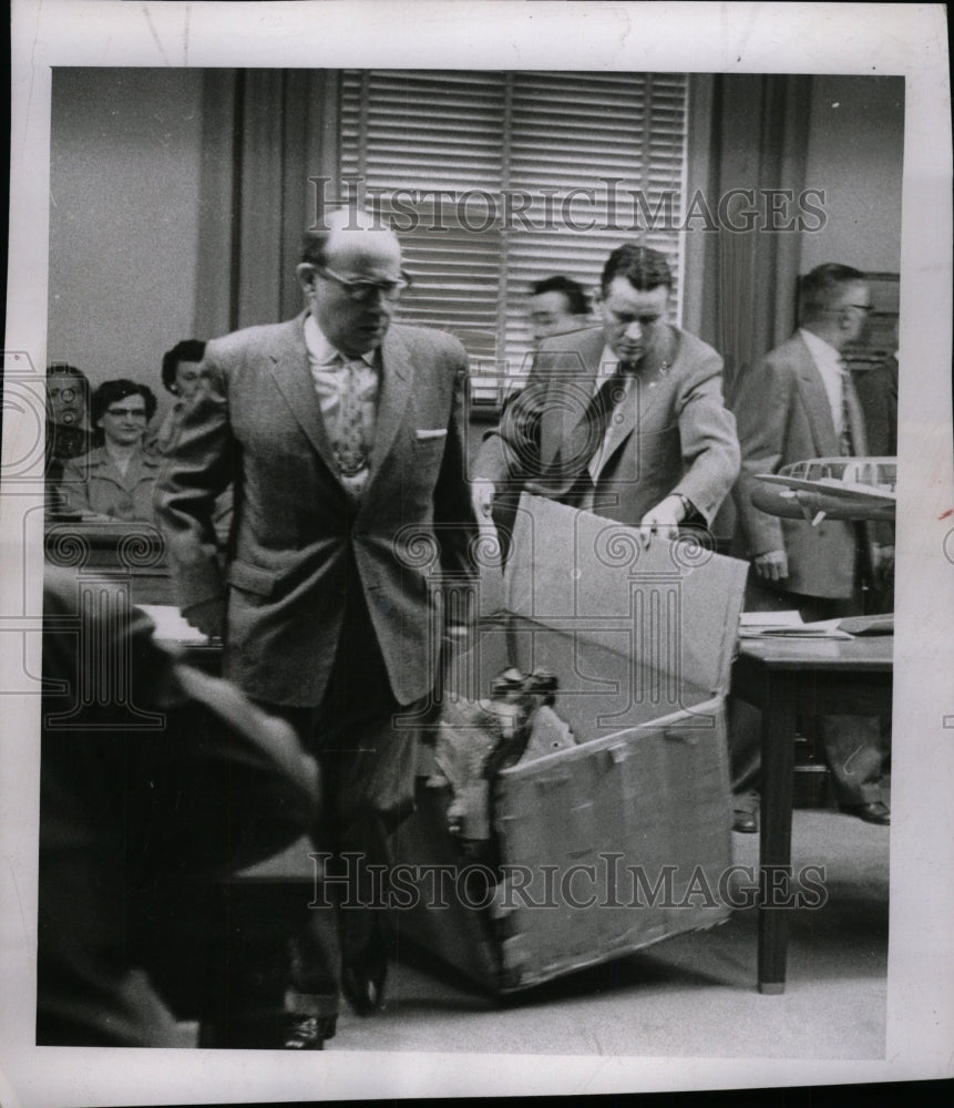 1956 Keating Aide Gregory Mueller carry lar - Historic Images