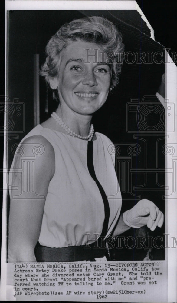 1962 Actress Betsy Drake Divorces Grant - Historic Images